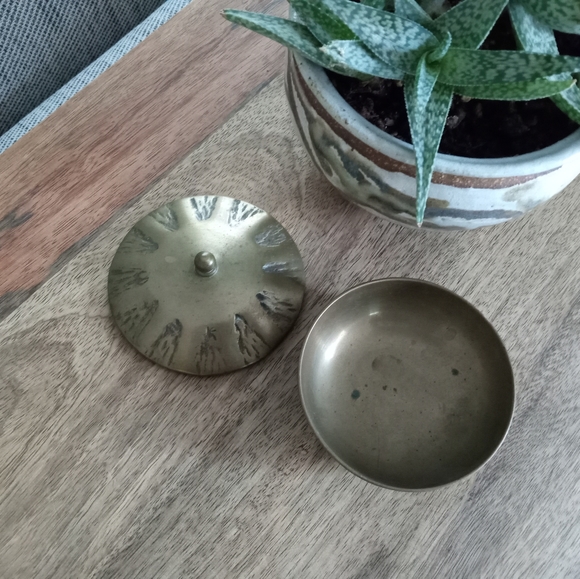 Vintage Brass Dish with Lid - Picture 2 of 3